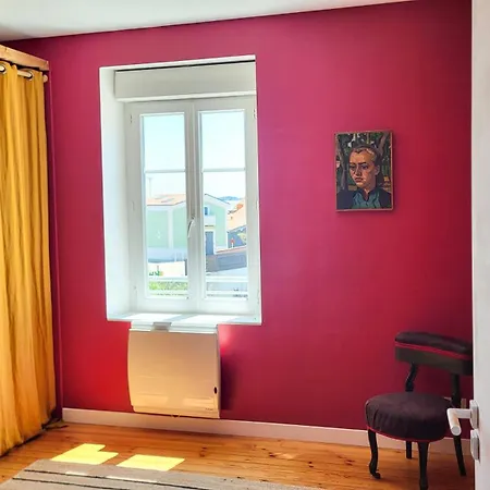 Jolie Maison Au Bord De L'eau