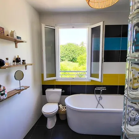 Jolie Maison Au Bord De L'eau
